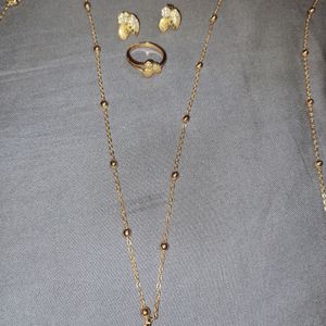 Pendent Set