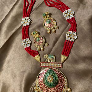 Kundan Necklace Set.