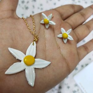 Beautiful White Flower Jewellery Set