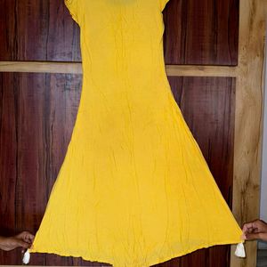 Yellow coloured cotton avaasa kurti.