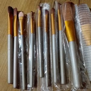 NAKED MAKEUP BRUSHES WITH ONE OVAL SHAPE 🖌️