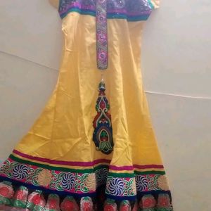 Women's Cotton Yellow Anarkali & A Loose Doli Free