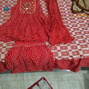 Sharaa Kurta Set With Dupatta