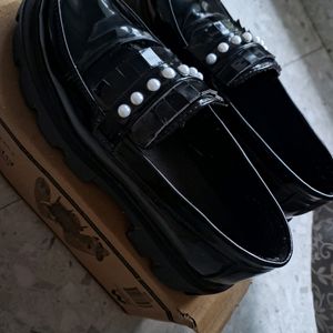 Upper Beads Detailed Black Loafers for Women