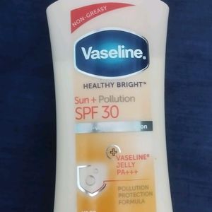 Non-Greasy Vaseline, SPF 30 Multi-vitamin UV Lotio