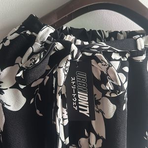 Black & White Flower Pattern Capri