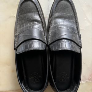 Redtape Old money textured loafers