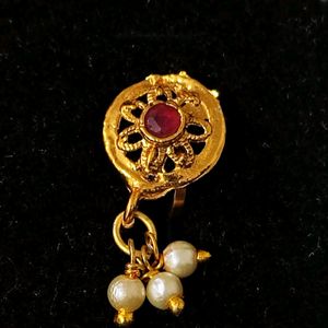 RED DIAMOND AND PEARLS PRESSED NOSE PIN