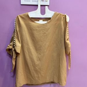 COLD SHOULDER PEARL DETAIL TOP