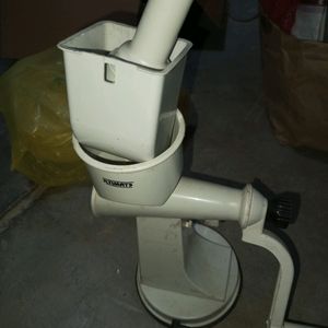 Manual Juicer, In Good Condition