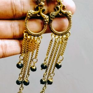 Unique Earrings And Stunds