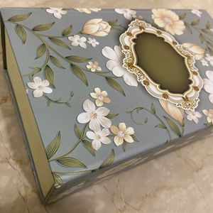 Vintage Aesthetic Magnetic Box