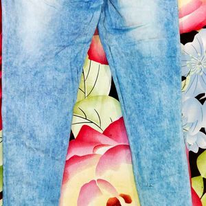 Stylish Skinny Toned Jeans Knee Cut