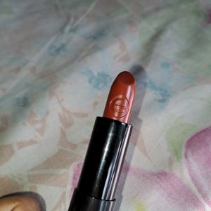 Essence Nudish Rust Brown Lipstick