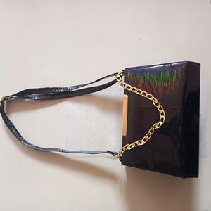 BLACK SLING BAG