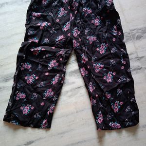 Brand - Here & Now Black Pink Printed Capri For Girls Size- 9 - 11 Years