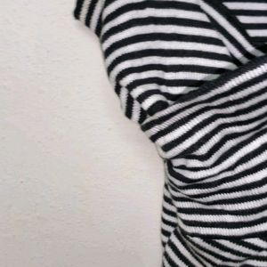 Trendy New Black And White Stripe Top For Women