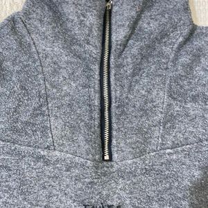 Aesthetic Grey Crop Sweatshirt