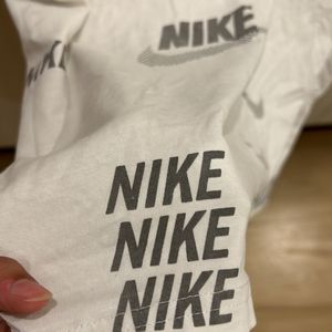 Nike Tshirt (L)