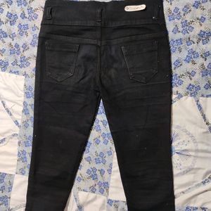 Trendy 3/4 Black Jeans