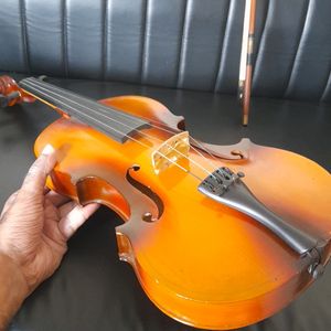 Full Sized Acoustic Violin With Box & Bow