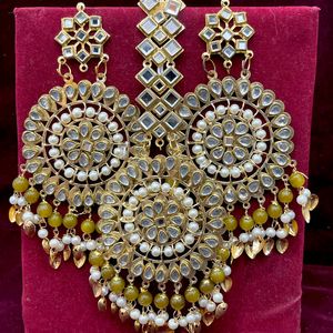 Kundan Earrings And Tika