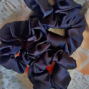 5 Black Scrunchies