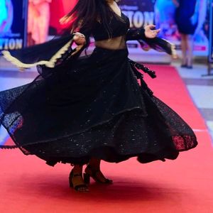 Black Lahnga Only One Time Use In Modeling Show