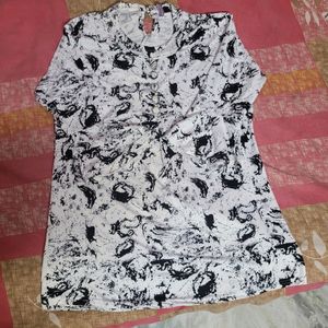 Black and White Stretchable Top