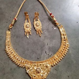 Golden Nacklace For All Occasions