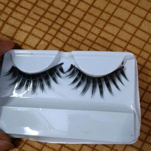 Two Set Of Eye Lashes 😍,Grab It Fast..