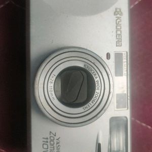 Yashica Zoomate110w Camera