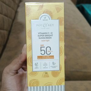 Dot & Key Vitamin C + E Super Bright Sunscreen !