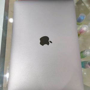 MacBook Pro 13" Mid 2017 - 8GB RAM, 256GB SSD