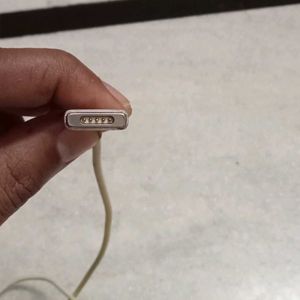 APPLE NEW AND ORIGINAL LAPTOP CHARGER