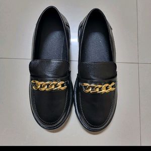 TRENDING BLACK CHUNKY LOAFER