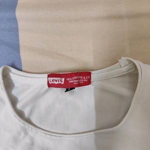 LEVIS Tshirt Without Any Fault