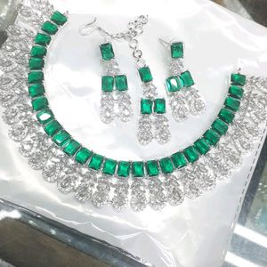 Beautiful Green Neckless For Women And Girls.