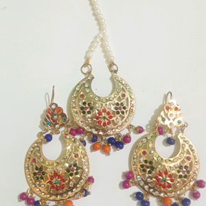 multi colour earrings nd maang tikka