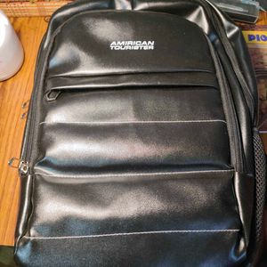 American Tourist er Leather Backpack