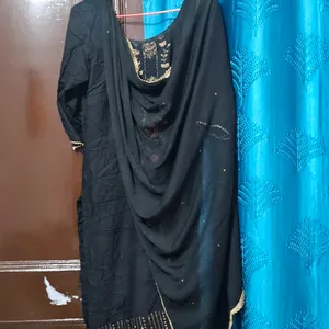 Black Suit With Dupatta Wearing Photo Attached