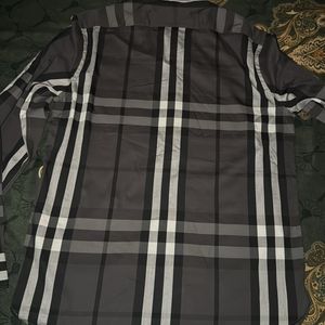 Authnetic burberry shirt L size