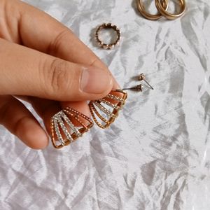 6 Pair Of Aesthetic Earrings With A Free Ring