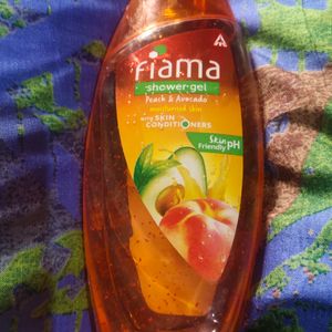 Fiama Shower Gel With Savlon Hand Sanitizer