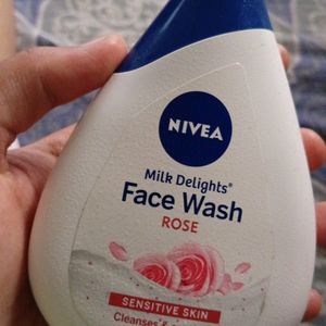 Nivea Rose Facewash For Sensitive Skin 🌹🌹🌹🌹🌹