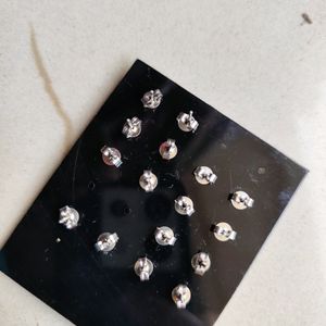 8pairs Of Cubic zirconia Studs..