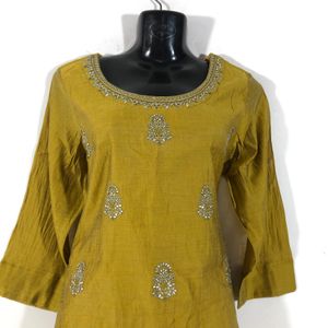 Olive Green Emboridered Kurta Set(Women’s)