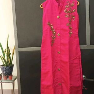 Kurta With Heavy Neck Work And Golden Duptta