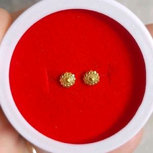 Gold 18crt Flower Design Studs