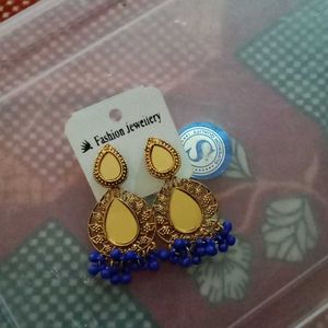 1 Set Earrings 300 Coins